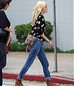 isabellucasfancom_candids_048.jpg