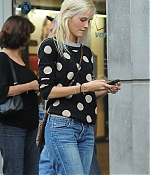 isabellucasfancom_candids_055.jpg