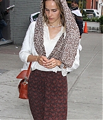 isabellucasfancom_candids_005.jpg