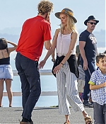 isabellucasfancom_candids_010.jpg