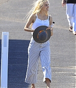 isabellucasfancom_candids_026.jpg