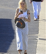 isabellucasfancom_candids_027.jpg