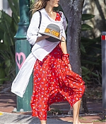 isabellucasfancom_candids_003.jpg