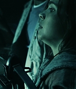 isabellucasfancom_daybreakers_screencaps_0060.jpg