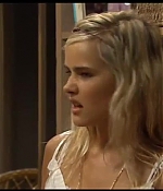 isabellucasfancom_homeandaway_057.jpg